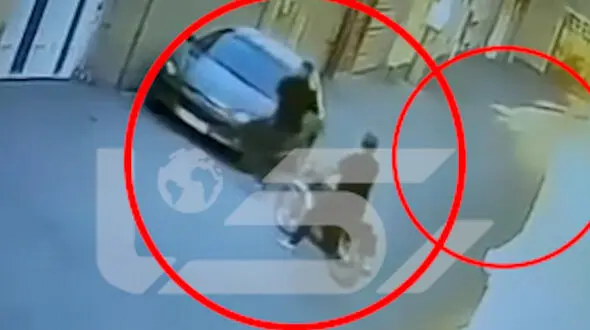 فیلم لحظه گردنبندقاپی از یک زن پشت فرمان ماشین در اصفهان