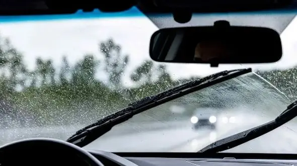 نشانه‌ های زمان تعویض برف‌ پاک‌ کن خودرو چیست؟