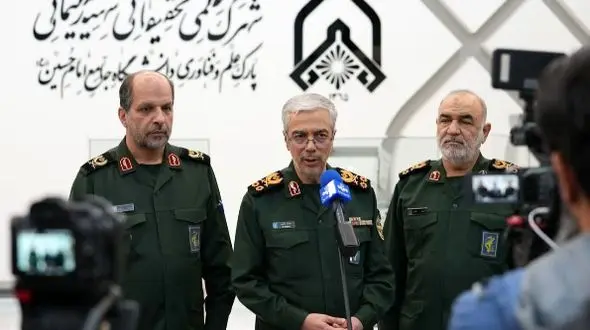 عکس سفر در زمان / «سرلشکر باقری و موسوی» در شهر سری زیرزمینی ارتش؛ سال 1401