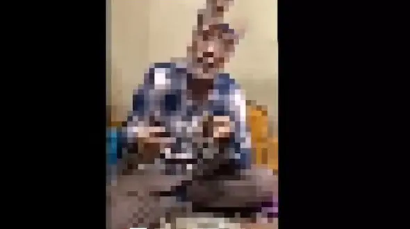 فیلم بازداشت عامل تبلیغ درمان کرونا با تریاک / کرونا به بساط او غلبه کرد + عکس