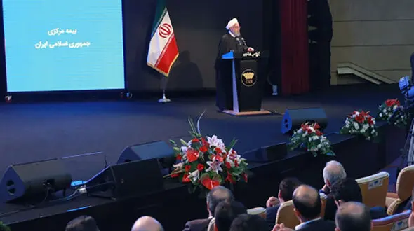 می دانستم وقتی جواب تلفن اوباما را بدهم یک عده افراطی در فرودگاه تهران می آیند و لنگه کفش پرتاب می کنند + فیلم