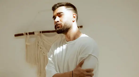 مروری بر تصاویر دیده نشده از سفر خارجی علی یاسینی ستاره جوان پاپ کشور و تفریحات لاکچری او در دبی و روسیه + تصاویر جذاب و دیدنی