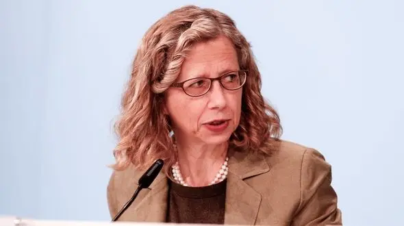 اندرسن: بازیافت پلاستیک یک فریب است، تولید را کاهش دهید/ در معرض پلاستیک ترین گونه جهان هستیم