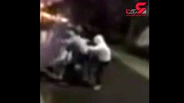 اراذل و اوباش خیابانی به چه دلیل این نوجوان را  به قصد مرگ کتک زدند؟+ فیلم