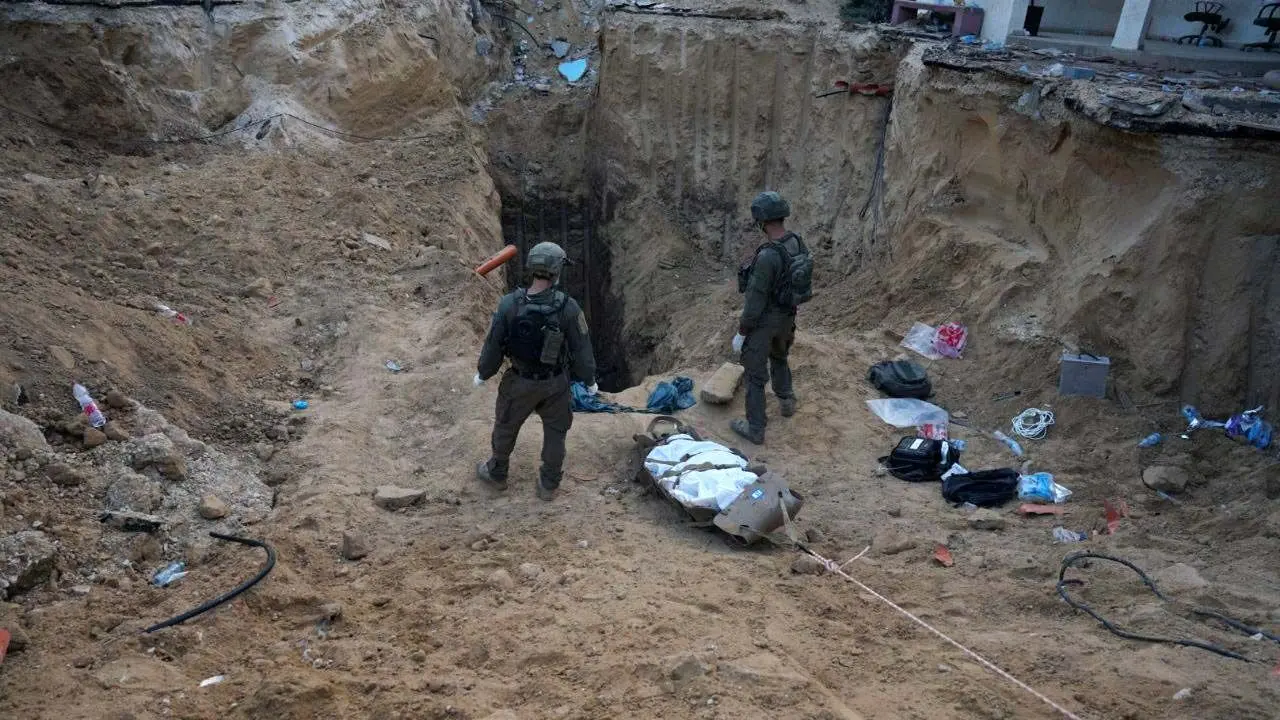 محمد السنوار بر اثر استنشاق گاز از بمب‌های فرو ریخته شهید شد/ پیکرشهید در اختیار ارتش اسرائیل است