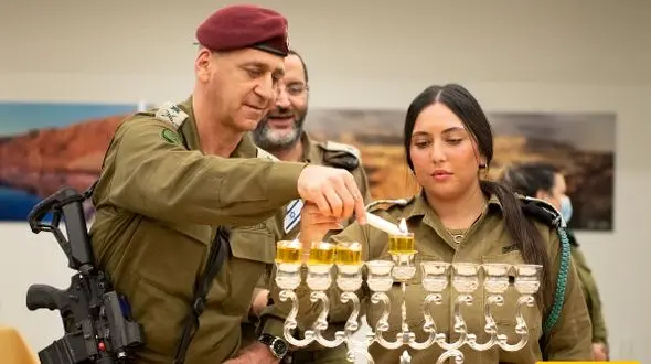 افشای رسوایی اخلاقی جدید در اسرائیل / نصب دوربین در اتاق‌های تعویض لباس نظامیان زن و سرویس‌های بهداشتی آنان!