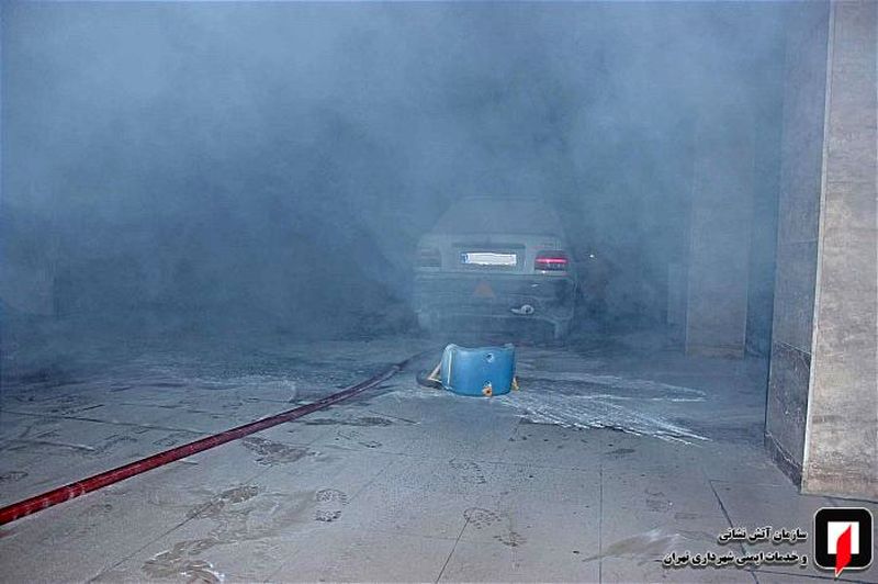 نجات دو بانوی میان سال در حادثه آتش سوزی یک ساختمان مسکونی 