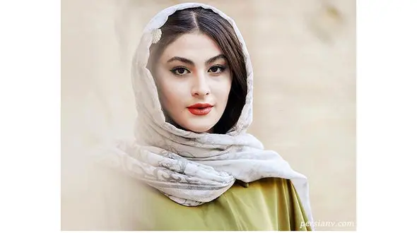 رونمایی مریم مومن از کلکسیون انگشترای خاصش / بریز و بپاش خانم بازیگر!