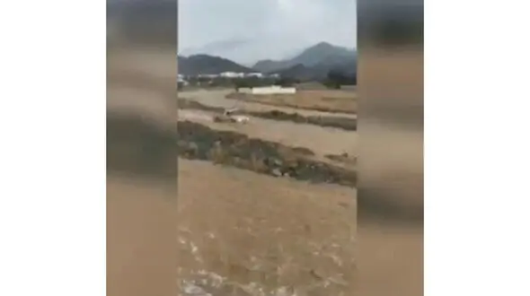 فیلم فرار دیدنی راننده از سیل مهیب رودخانه سرباز !