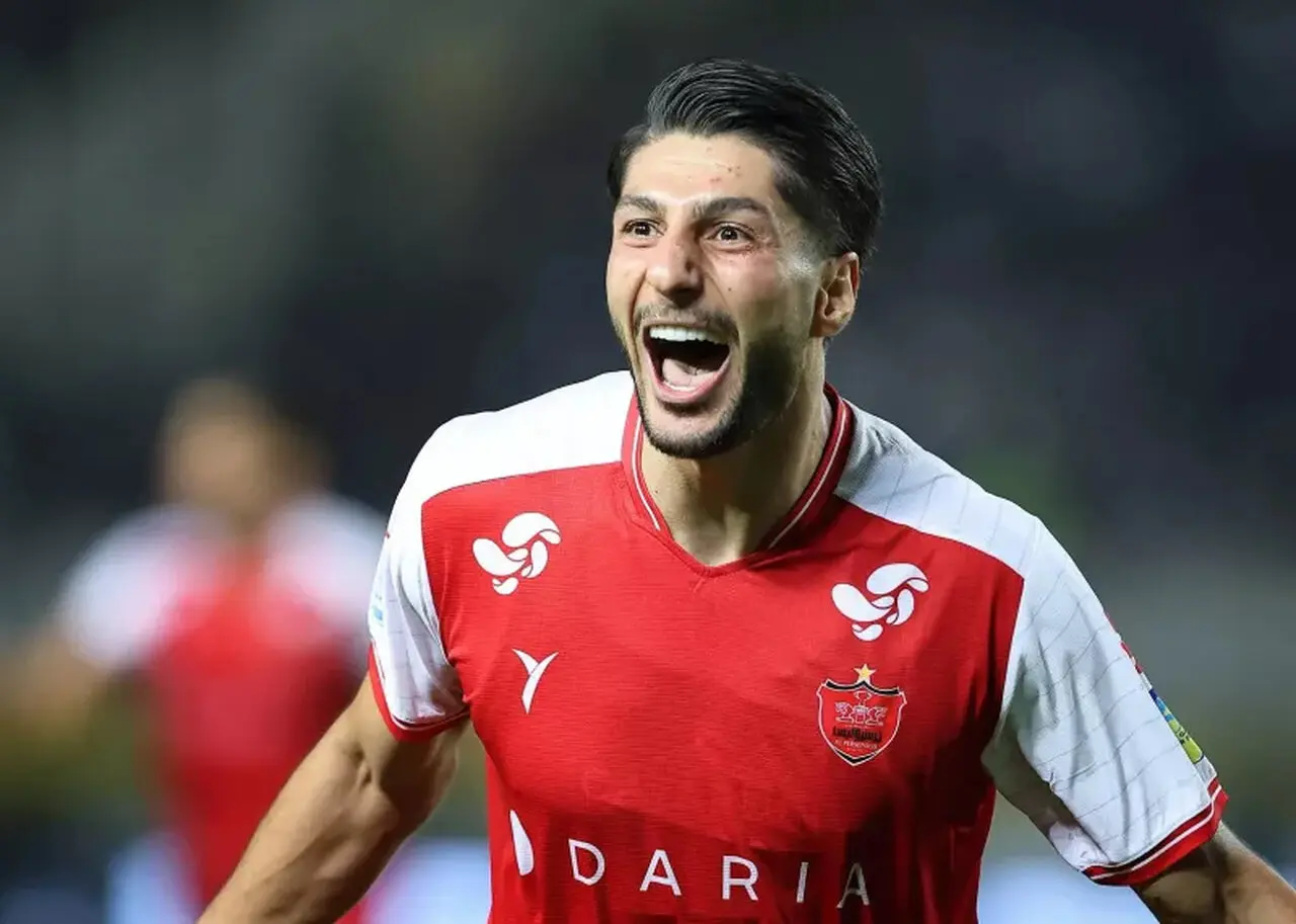 ستاره پرسپولیس به دنبال بلیط سفر به ریاض؛ عکس خبرساز شد