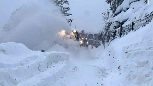 هشدار پلیس راه درباره تشدید برف و کولاک در محورهای برون‌شهری چند استان / انسداد تعدادی از جاده‌های غیرشریانی