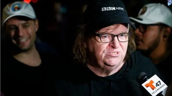 مستند ساز سرشناس آمریکایی مقابل ترامپ می‌ایستد +عکس