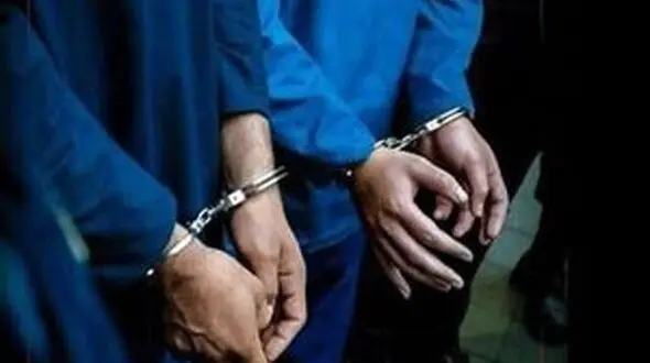 ببینید / دستگیری ۲ نفر از عوامل بد حالی دانش‌ آموزان در قم + فیلم