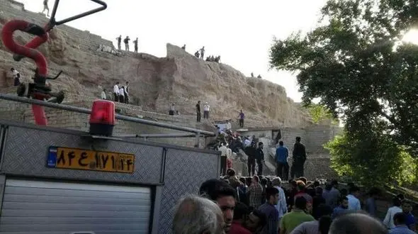 ریزش مرگبار کوه در منطقه مسکونی کوی رمضان اهواز + فیلم و عکس 