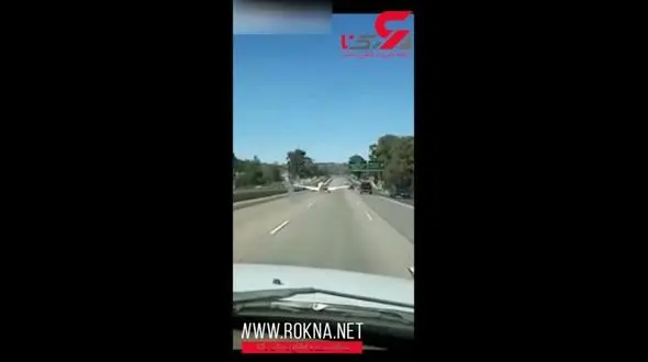 فرود اضطراری هواپیما در ترافیک آزادراه + فیلم 
