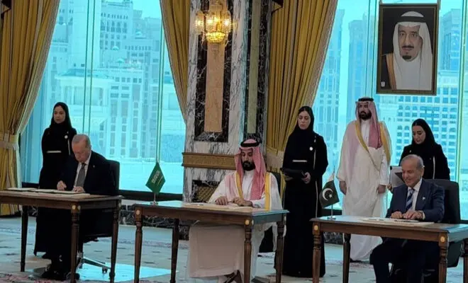 فیلم امضای توافقنامه دفاع مشترک بین عربستان، پاکستان و ترکیه