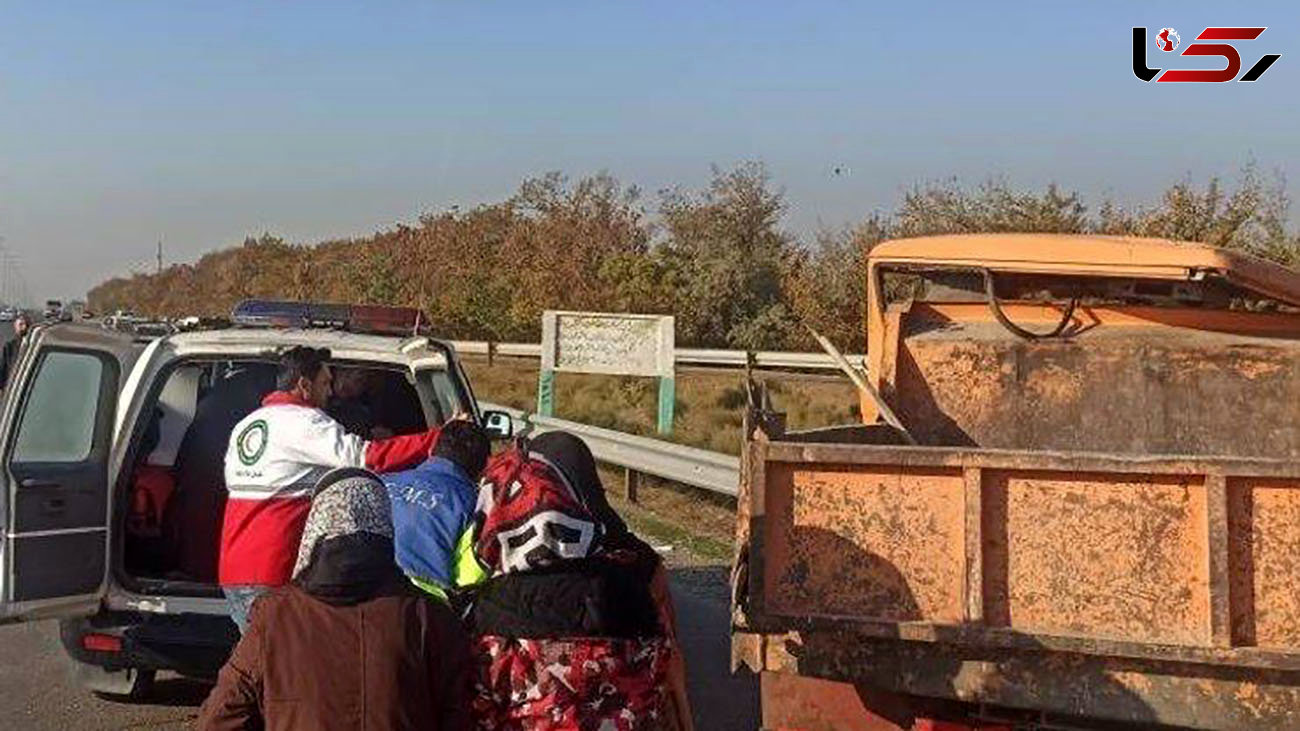 تصادف خونین کامیون با مینی بوس در جاده قزوین + وضعیت مصدومان