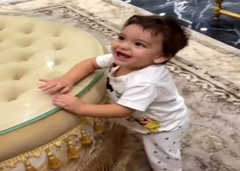 آواز محلی؛ باباهه از سفر برگشته با آهنگ کردی و پایکوبی رفت داخل پسرش جوری ذوقید دیدنی