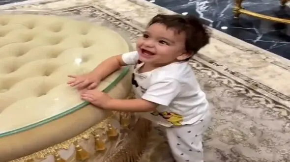 آواز محلی؛ باباهه از سفر برگشته با آهنگ کردی و پایکوبی رفت داخل پسرش جوری ذوقید دیدنی