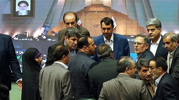 حمله نمایندگان به رئیس بانک مرکزی در مجلس /سیف شکایت کرد