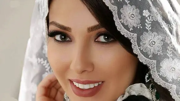 عکس ها / نگاهی به مراسم عقد خواهر لیلا اوتادی با رونمایی از دامادی فوتبالی و دستیار کی‌روش / از سفره عقد ساده و بدون تجملات تا کیک 3 طبقه به شکل چمدان