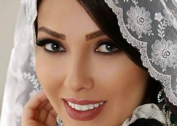 عکس ها / نگاهی به مراسم عقد خواهر لیلا اوتادی با رونمایی از دامادی فوتبالی و دستیار کی‌روش / از سفره عقد ساده و بدون تجملات تا کیک 3 طبقه به شکل چمدان