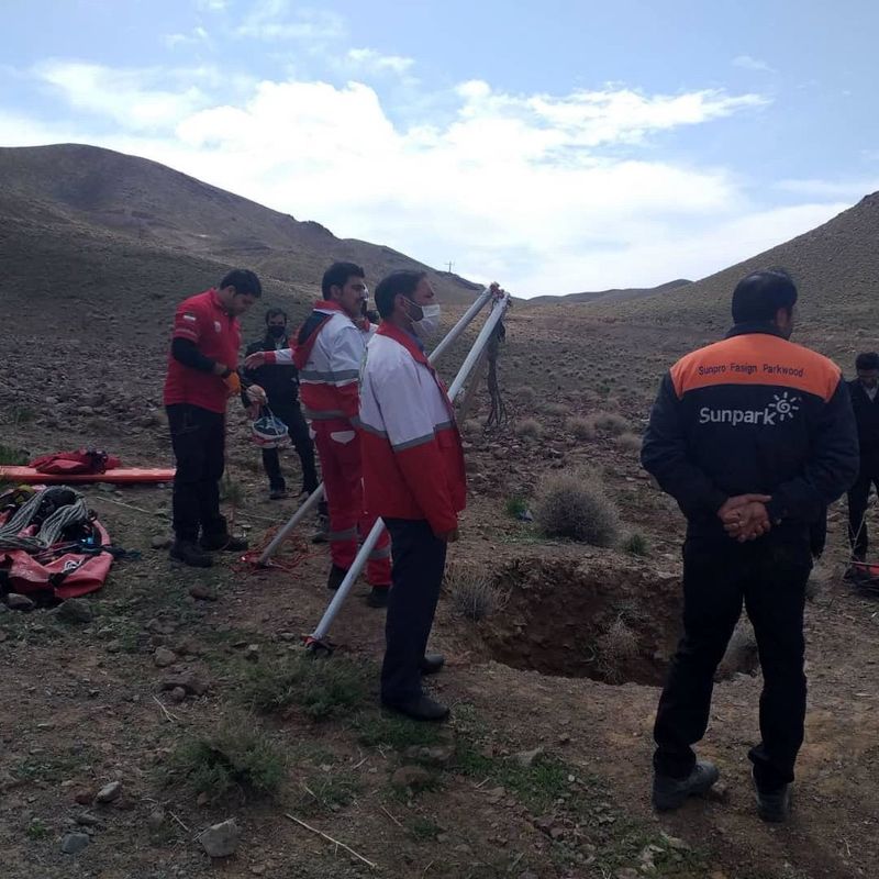نجات زن باردار سقوط کرده در چاه توسط نجاتگران خراسان جنوبی