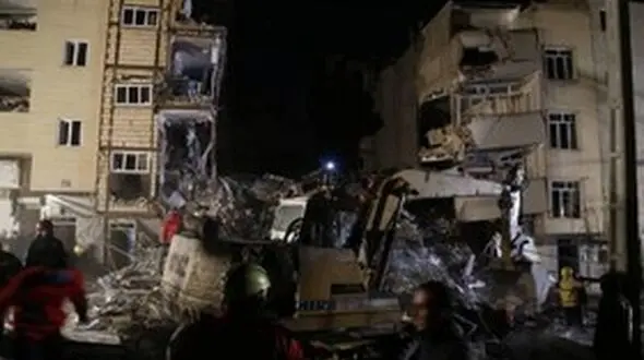  ۱۵ مصدوم وفوت ۵ نفر در حادثه ریزش ساختمان در تبریز