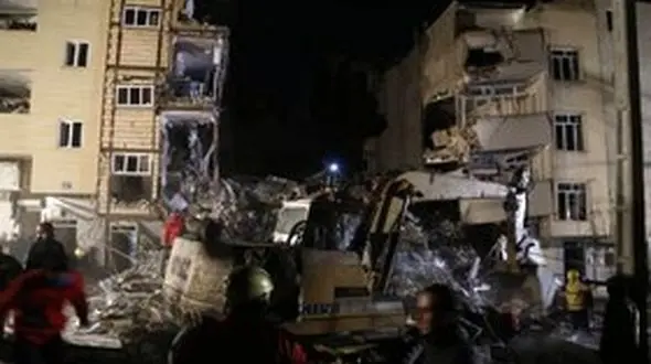  ۱۵ مصدوم وفوت ۵ نفر در حادثه ریزش ساختمان در تبریز