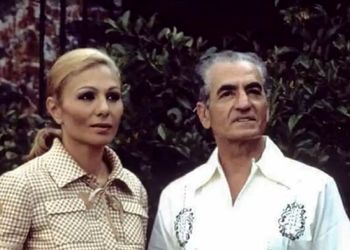 سفر به ایام قدیم  / آبگوشت  خوردن شاه پهلوی و فرح در چادر عشایری ! / شاه عادت نداره رو زمین بشینه !