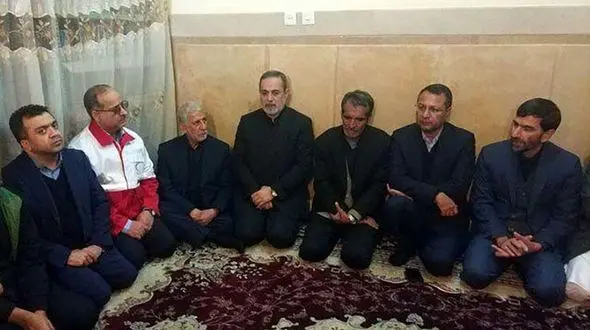 وزیر آموزش و پرورش با خانواده‌های داغدار حادثه مدرسه زاهدان دیدار کرد+عکس