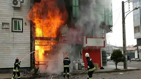 مرد کینه توز داروخانه آریا را به آتش کشید
