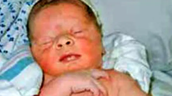 نام عجیب نوزاد اندونزیایی + عکس