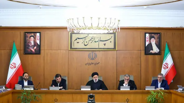 بهبود وضعیت معیشت جامعه، واگذاری تصدی‌گری‌های دولتی به مردم از ضروریات برنامه دولت در سال  جدید است