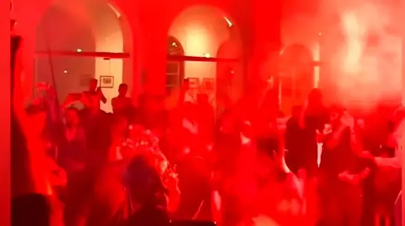 فیلم ساز باشکوه و غمگین فستیوال کوچه بوشهر در عزای حادثه تلخ بندر عباس ! / ماتم جای شادی در کوچه های بوشهر !