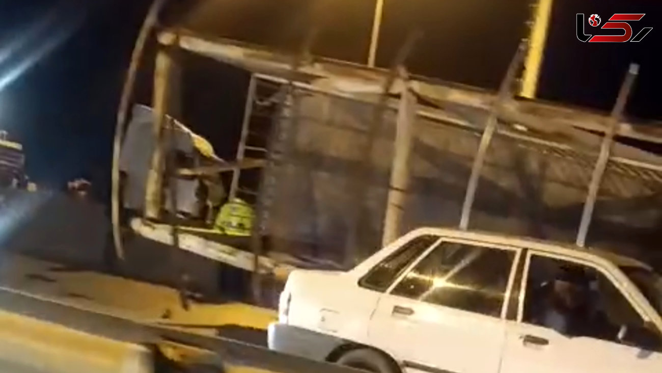 عکس سقوط پل عابر پیاده جاده گلمکان /  کامیون به آن کوبید !