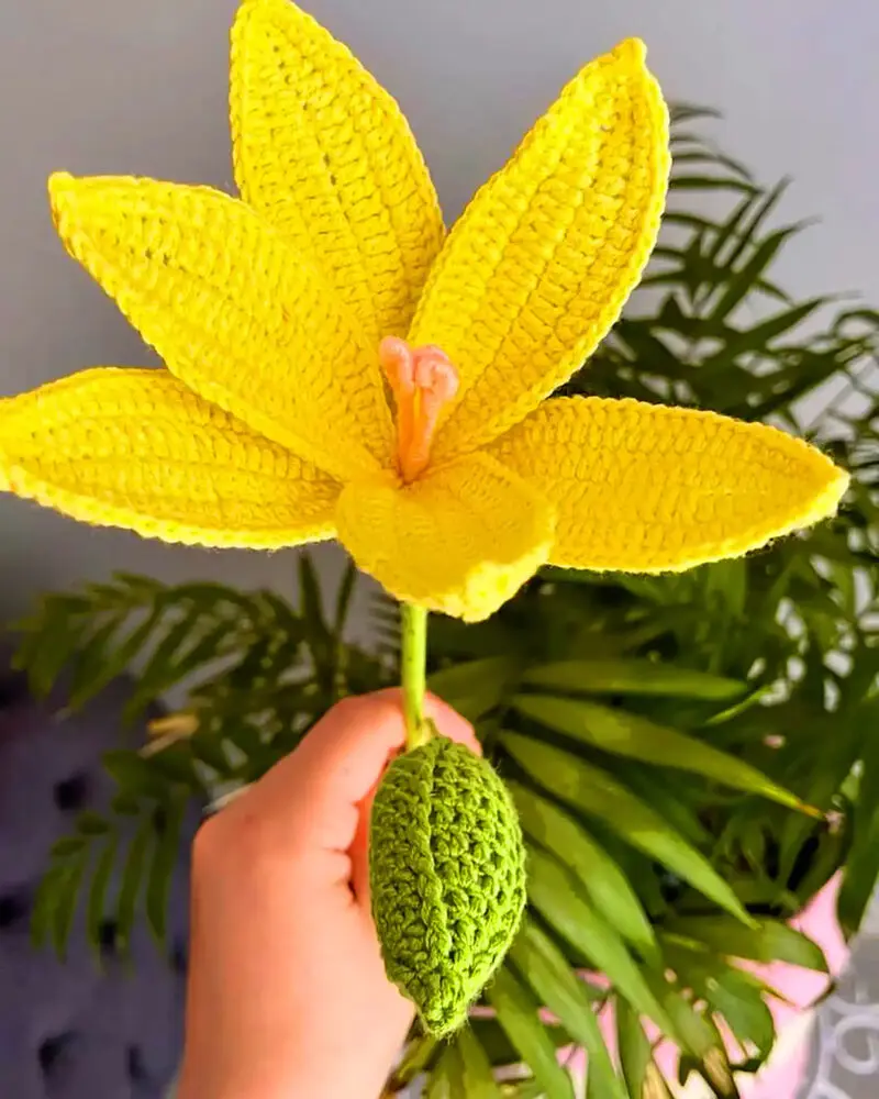 دسته گل تزئینی بافتنی