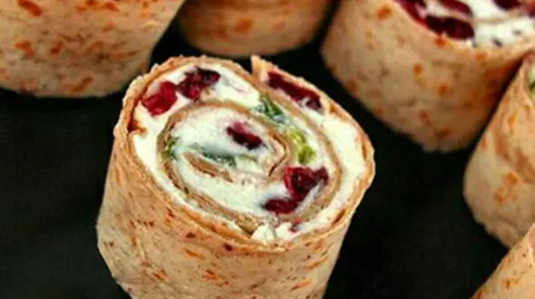 طرز تهیه رولت پنیری برای یک صبحانه خوشمزه 