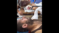 ببینید / لحظه دردناک دلداری دادن پسربچه مجروح به پدرش در غزه 