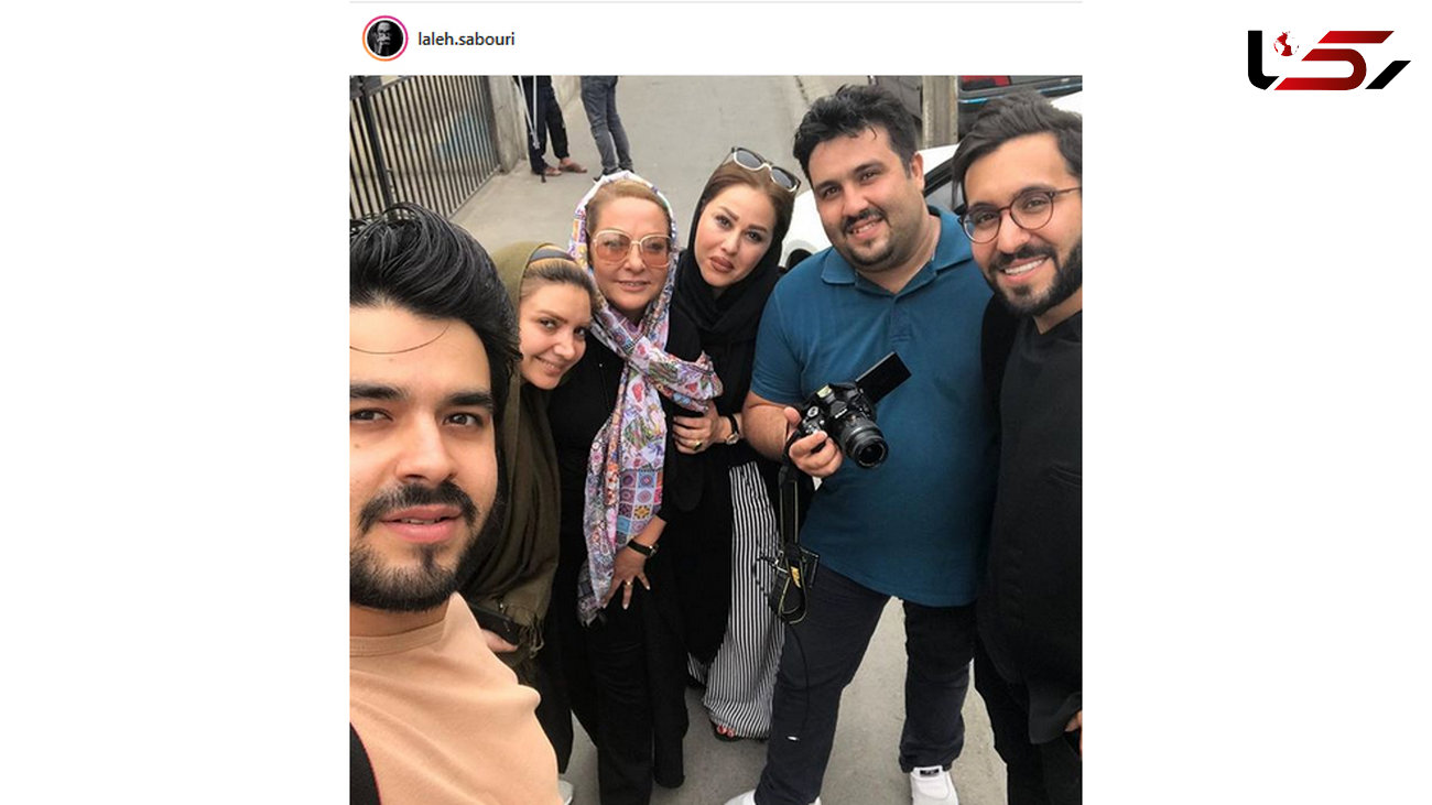 بازیگز زن در کنار دوستان خبرنگارش +عکس