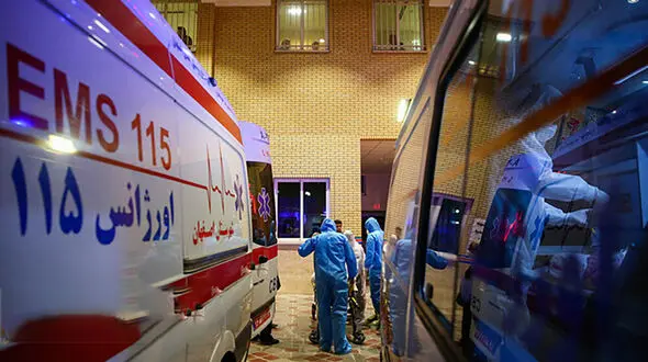 زایمان مادر باردار در پراید / تکنسین های اورژانس اهواز 4 صبح به داد او رسیدند 