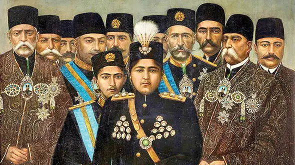 نقاشی یکی از شاهزادگان دوره قاجار با سیبیل و کلاه عجیب !
