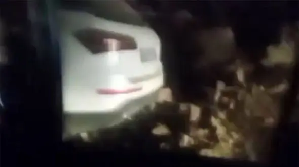 ببینید / اولین فیلم از ریزش کوه در پیچ قطبی در جاده چالوس