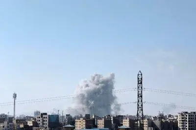 حمله آمریکا و  اسرائیل به کارخانه کاغذ، پارکینگ خودرو و تالار پذیرایی در ملایر‌