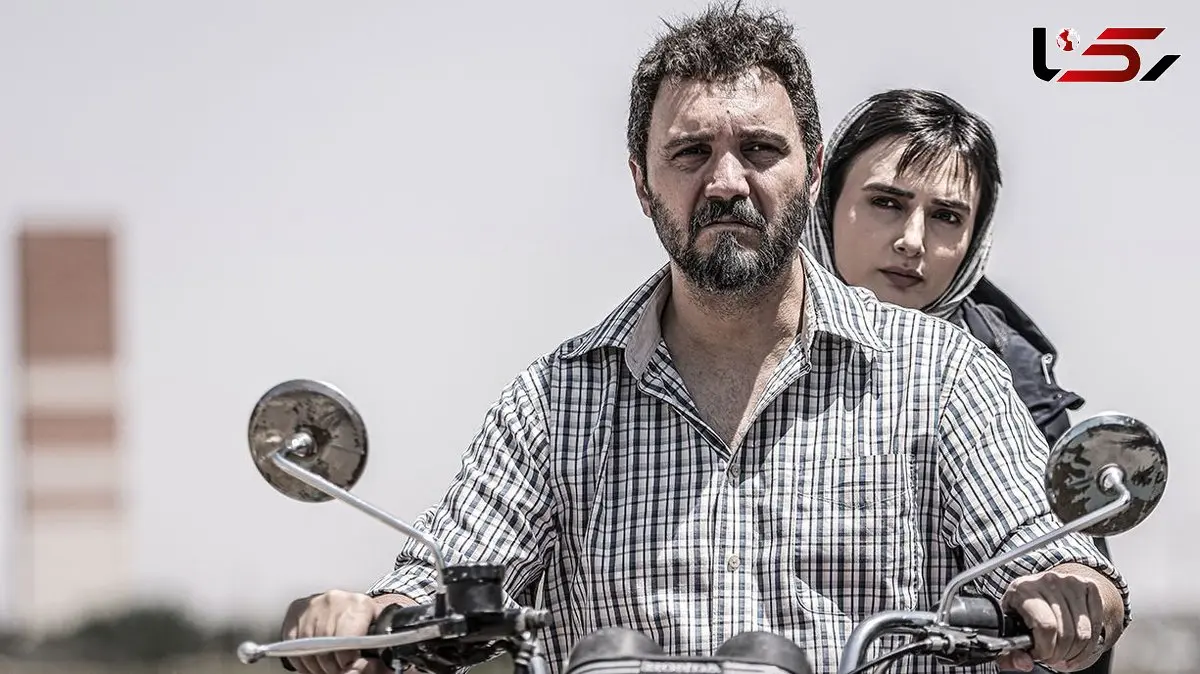 اولین عکس از  زن جوان و کم سن و سال کامبیز دیرباز بازیگر نقش آزادِ سریال شغال/ هر دو زیبا و شیک ...