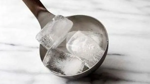 استفاده های جالب از قالب یخ در خانه داری