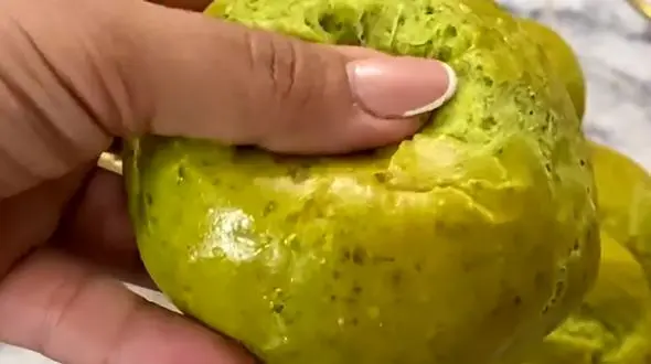 ششمین نان از چالش 10 روز 10 نان چطور پخته می شود؟ / فیلم طرز تهیه نان اسفناج