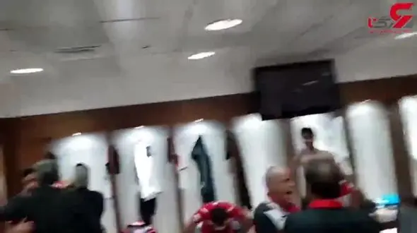 جشن پرسپولیسی‌ها در رختکن بعد از شکست دادن الاهلی + فیلم