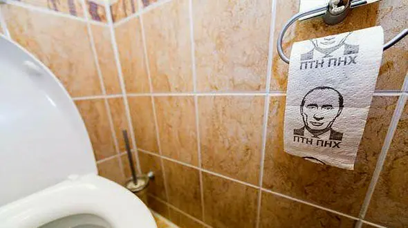 تصاویر پوتین روی دستمال توالت وزیر دفاع انگلیس