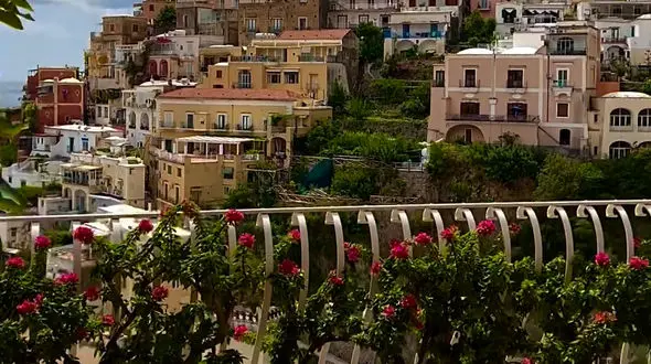 از سیل در کشور عمان تا زیبایی ساحل جنوب ایتالیا 